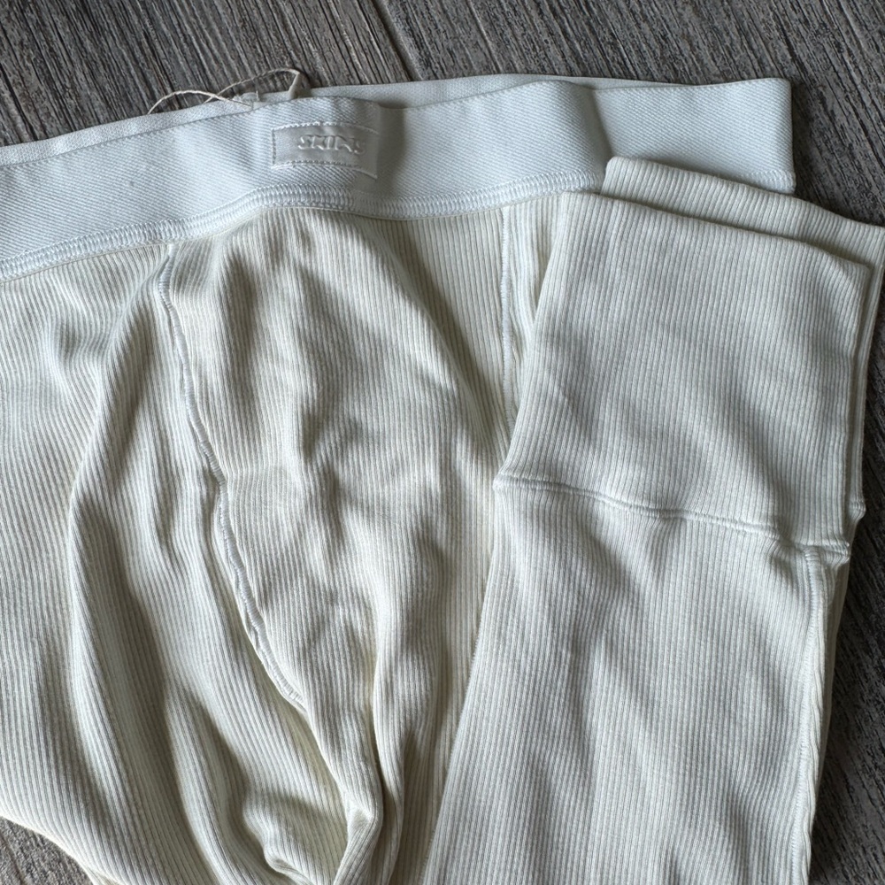 SKIMS Cream Ribbed Intimates Set - Picture 4 of 5